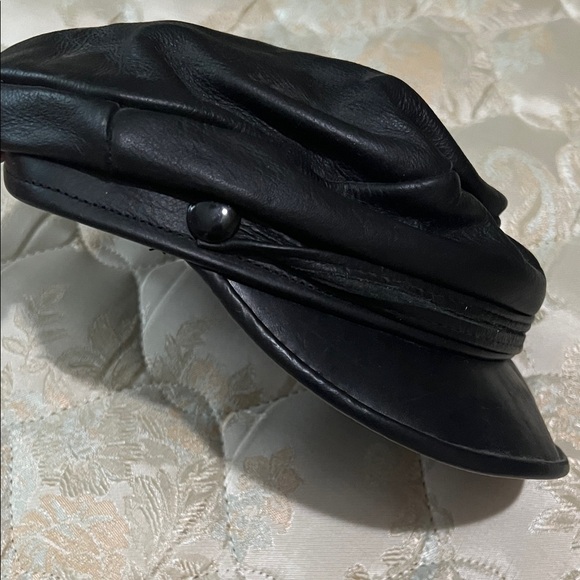 Source Unknown Sleek Black Leather Cap - Picture 3 of 4